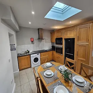  Apartment 4 Eyre Square Lane